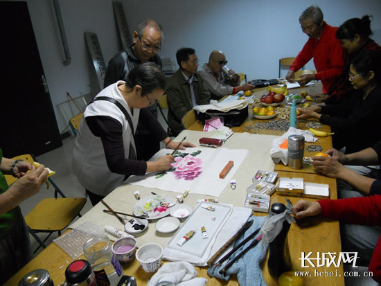 丹青寄晚晴，翰墨頌重陽——石家莊市社區(qū)成功舉辦老年書畫展活動